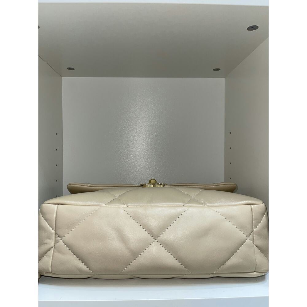 Chanel Beige Quilted Leather Flap Bag with Chain Strap - Picture 5 of 6